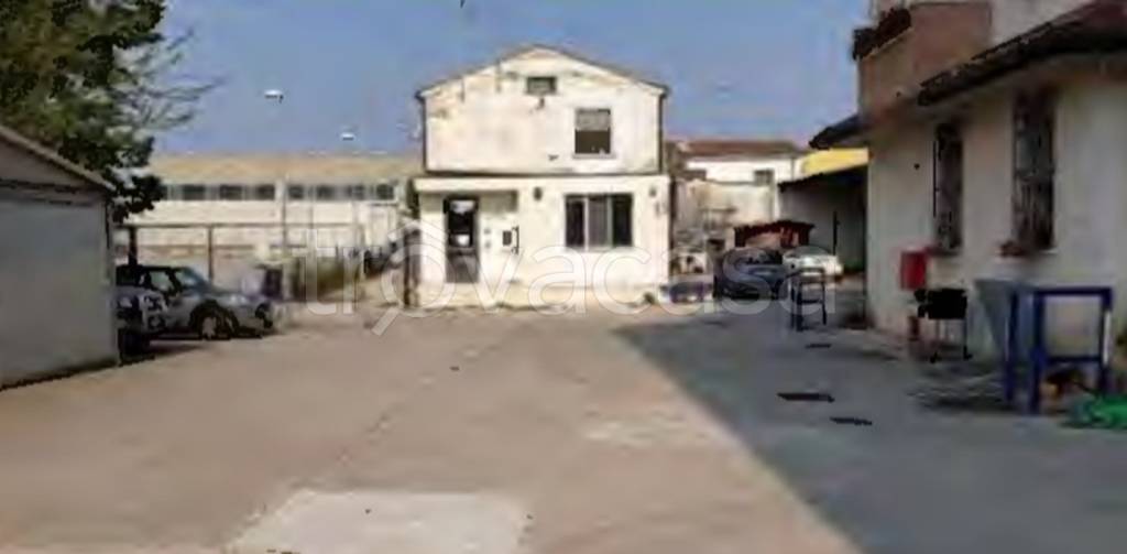 capannone in vendita a Castelbelforte