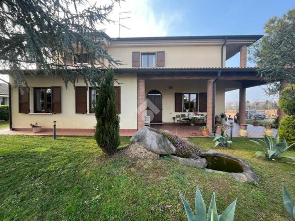 casa indipendente in vendita a Castelbelforte