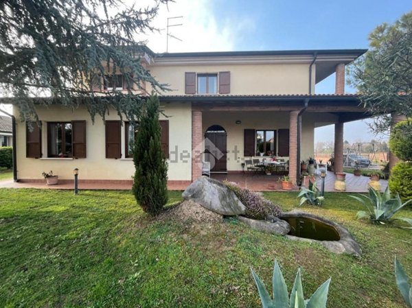 casa indipendente in vendita a Castelbelforte