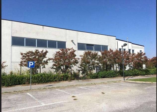 locale commerciale in vendita a Castel d'Ario