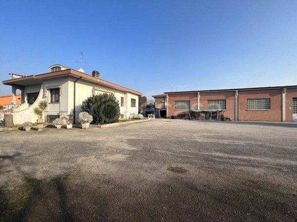 casa indipendente in vendita a Castel d'Ario