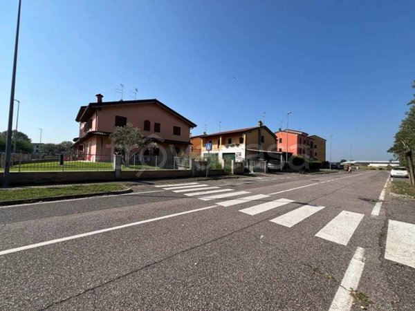 casa indipendente in vendita a Castel d'Ario