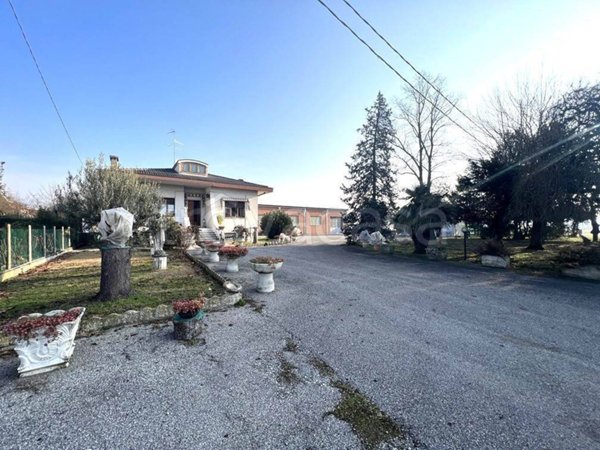 casa indipendente in vendita a Castel d'Ario