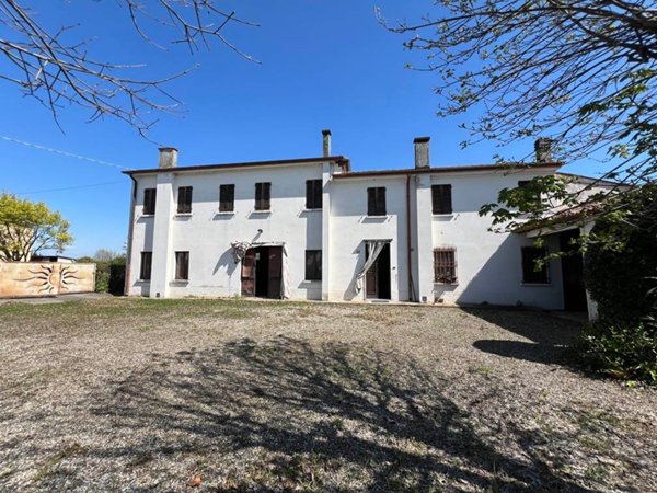 casa indipendente in vendita a Castel d'Ario