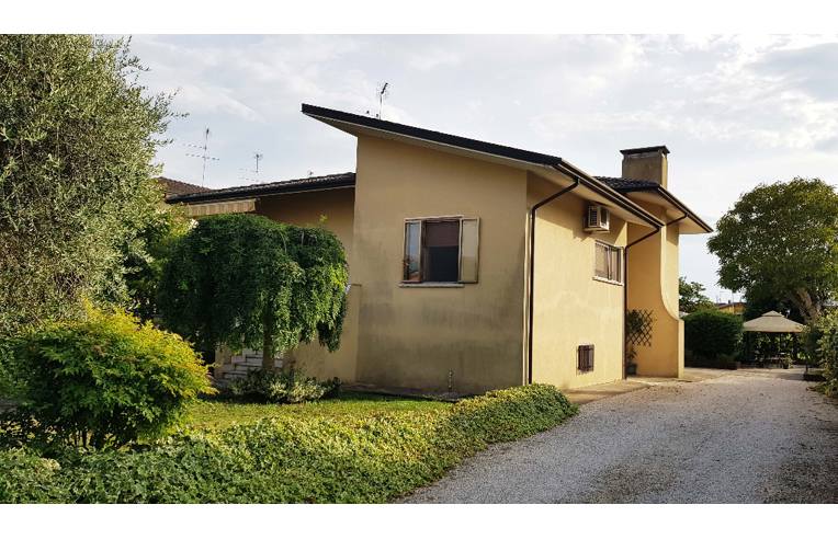 casa indipendente in vendita a Castel d'Ario