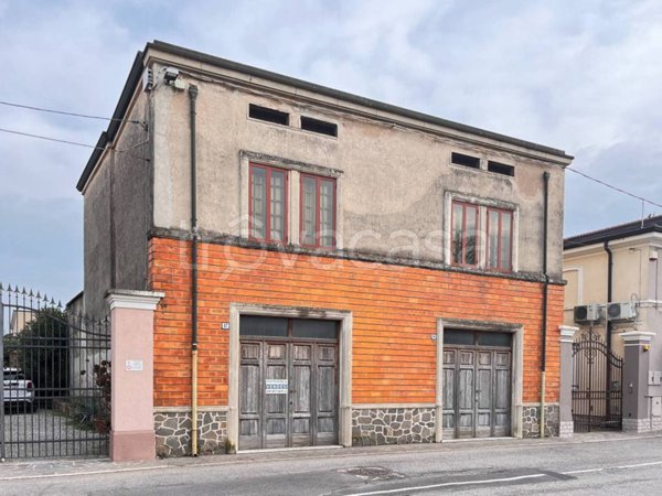 casa indipendente in vendita a Castel d'Ario