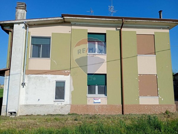 casa indipendente in vendita a Castel d'Ario