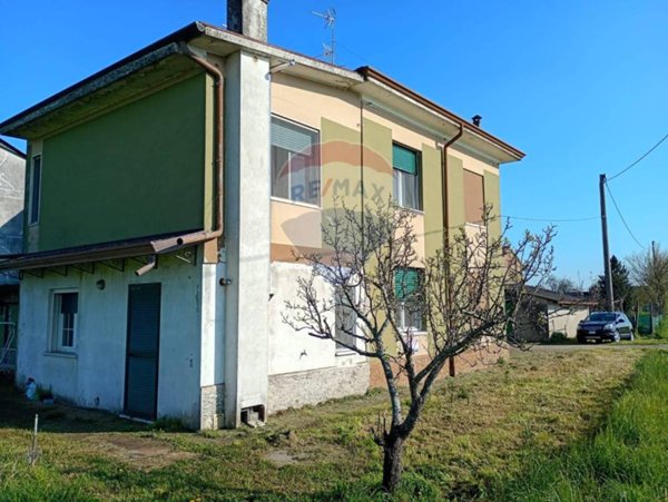 casa indipendente in vendita a Castel d'Ario