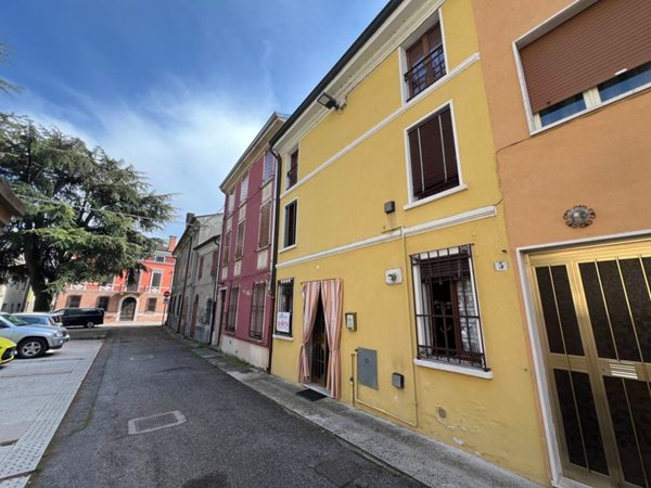 casa indipendente in vendita a Castel d'Ario