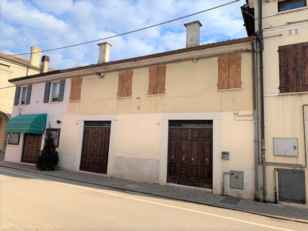 negozio in vendita a Castel d'Ario