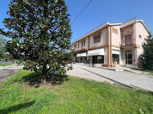 negozio in vendita a Castel d'Ario