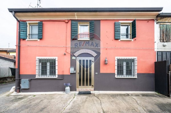 casa indipendente in vendita a Castel d'Ario