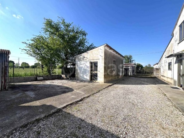 casa indipendente in vendita a Castel d'Ario