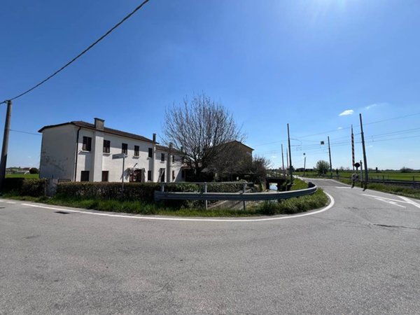 casa indipendente in vendita a Castel d'Ario