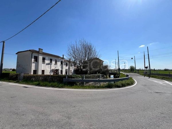 casa indipendente in vendita a Castel d'Ario
