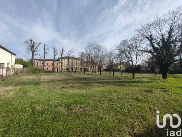 intera palazzina in vendita a Castel d'Ario