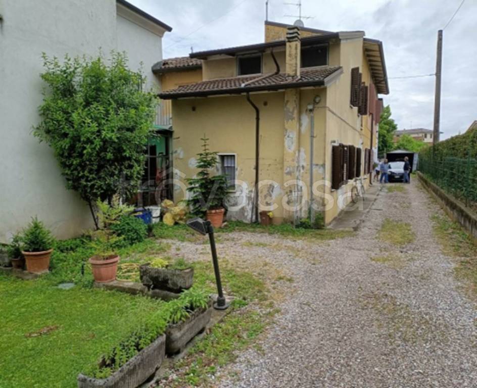 casa indipendente in vendita a Castel d'Ario