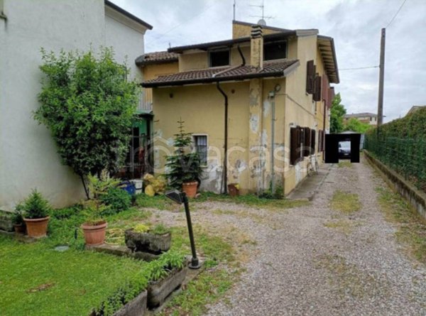 casa indipendente in vendita a Castel d'Ario