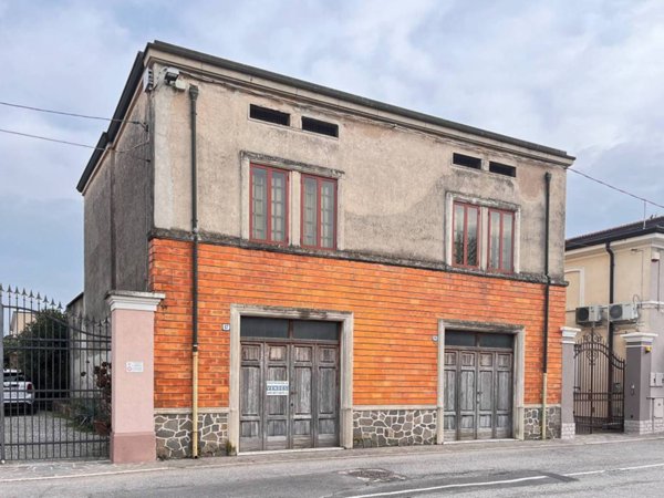 casa indipendente in vendita a Castel d'Ario