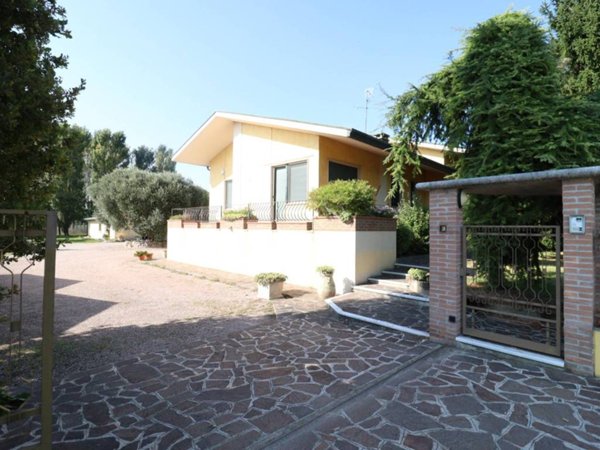 casa indipendente in vendita a Castel d'Ario