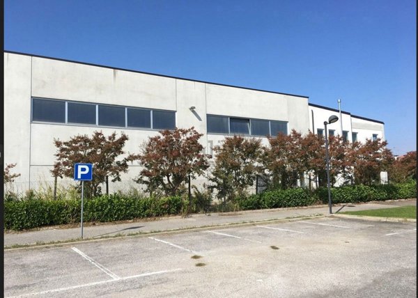 negozio in vendita a Castel d'Ario