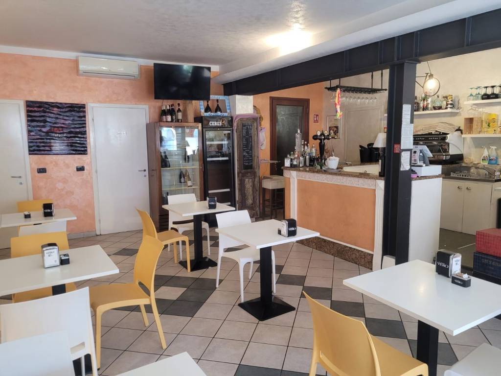 negozio in vendita a Castel d'Ario