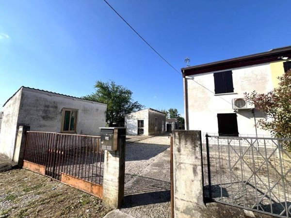 casa indipendente in vendita a Castel d'Ario