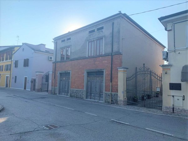 casa indipendente in vendita a Castel d'Ario