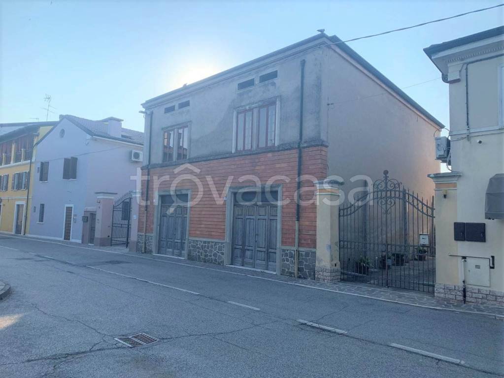 casa indipendente in vendita a Castel d'Ario