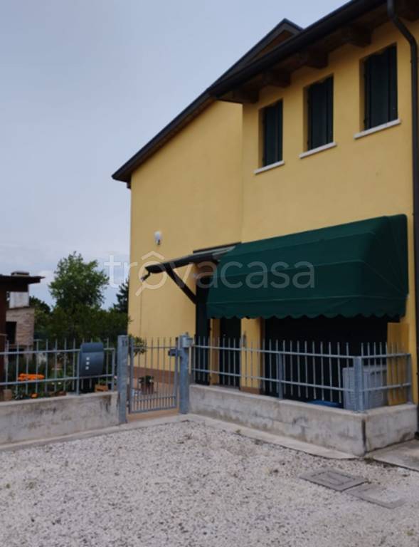 casa indipendente in vendita a Castel d'Ario