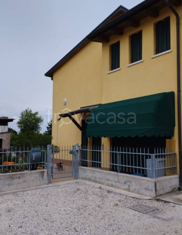 casa indipendente in vendita a Castel d'Ario