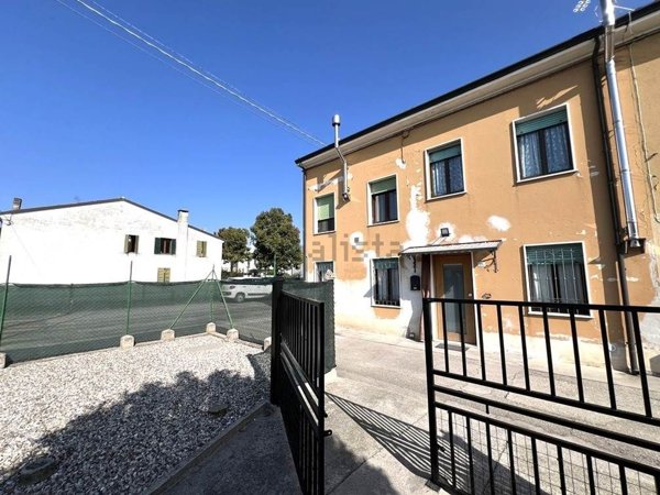 casa indipendente in vendita a Castel d'Ario