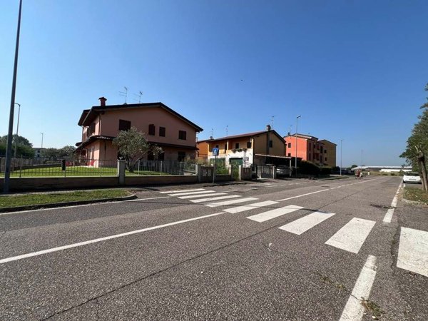 casa indipendente in vendita a Castel d'Ario