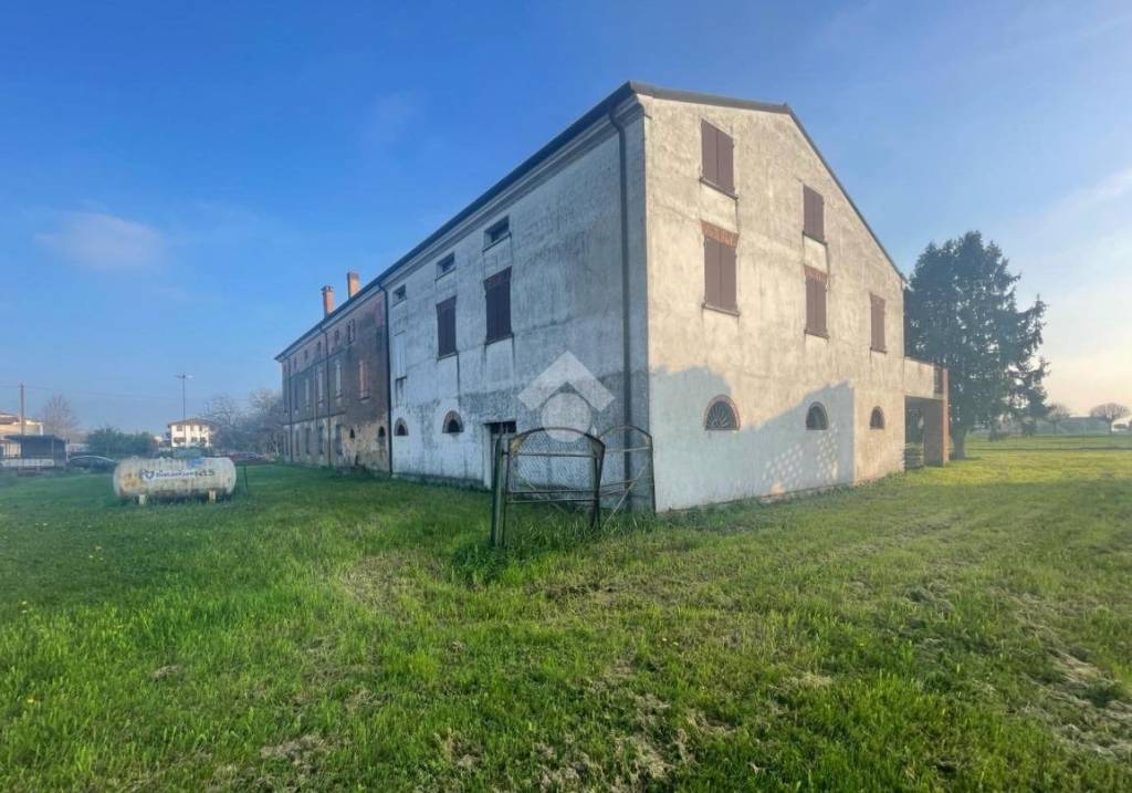 casa indipendente in vendita a Castel d'Ario