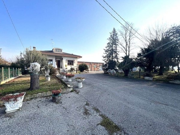 casa indipendente in vendita a Castel d'Ario