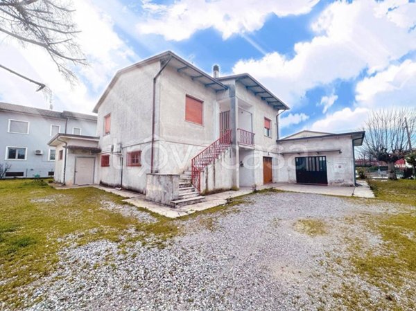 casa indipendente in vendita a Castel Goffredo in zona Villa