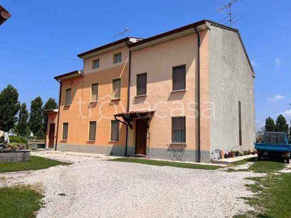 casa indipendente in vendita a Castel Goffredo in zona Villa