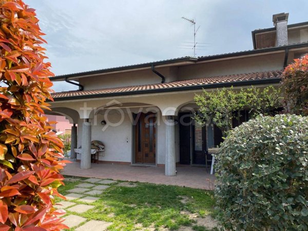 casa indipendente in vendita a Castel Goffredo in zona Villa
