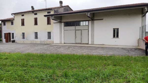 casa indipendente in vendita a Castel Goffredo in zona Casalpoglio