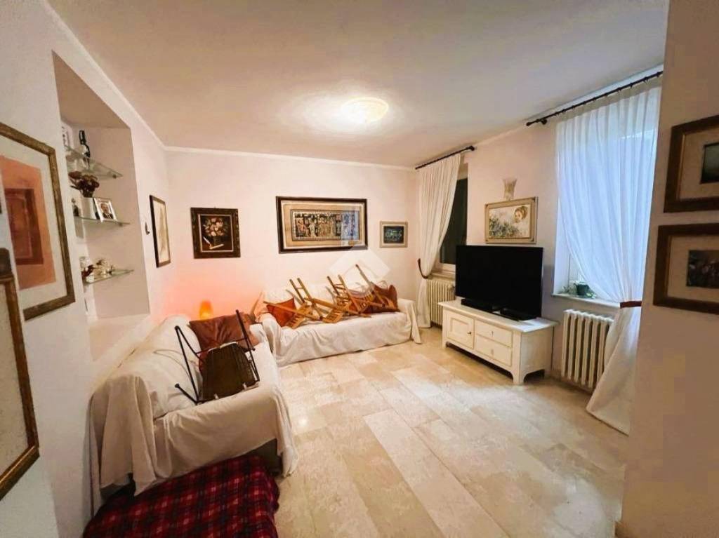 casa indipendente in vendita a Castel Goffredo in zona Villa