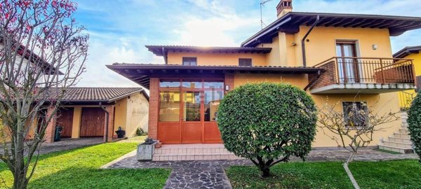 casa indipendente in vendita a Castel Goffredo in zona Villa