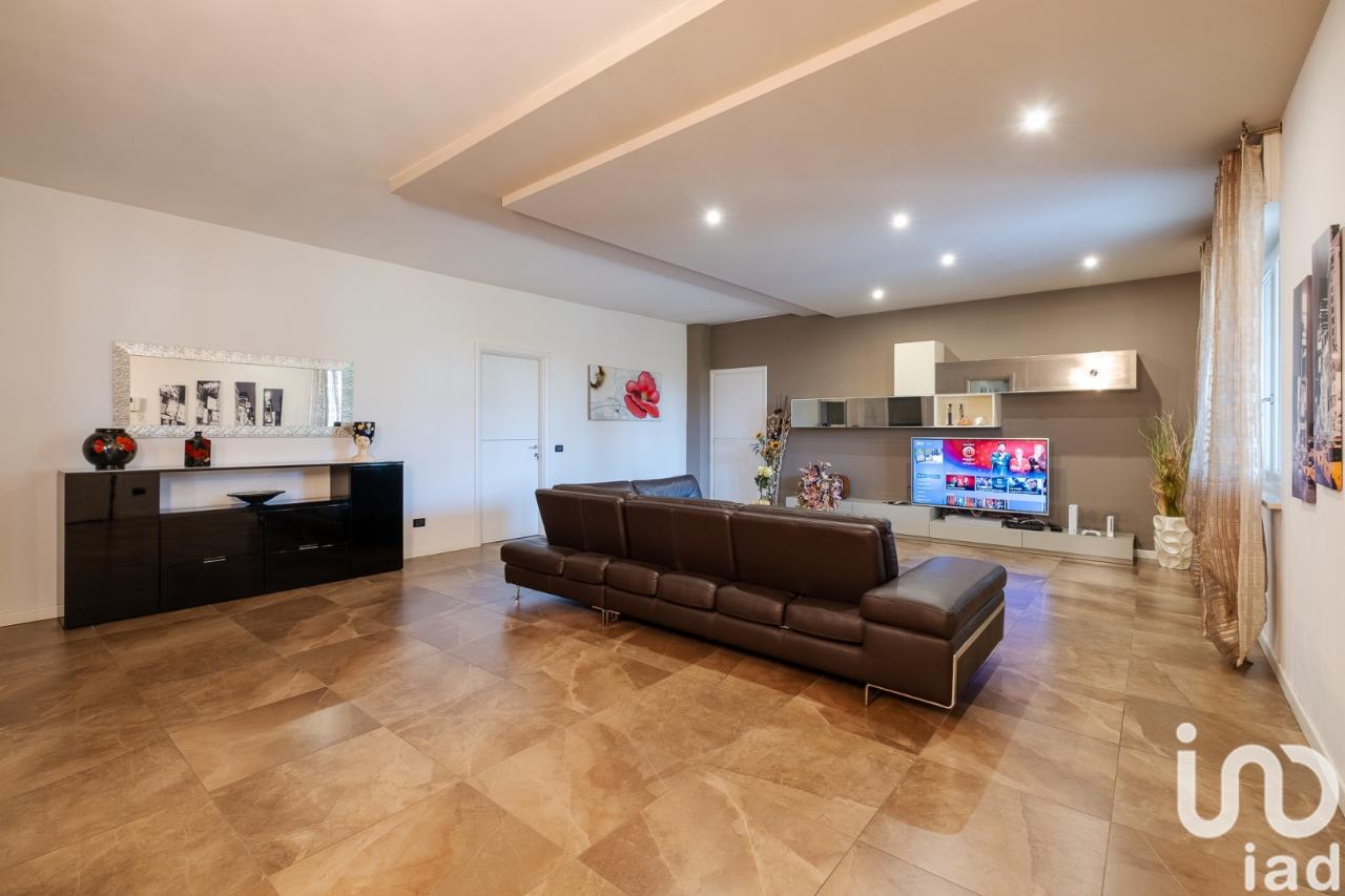 casa indipendente in vendita a Castel Goffredo in zona Villa