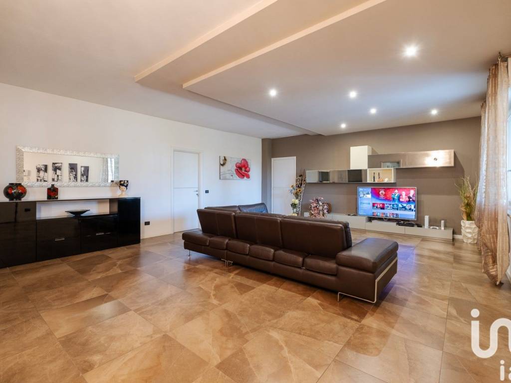 casa indipendente in vendita a Castel Goffredo in zona Villa