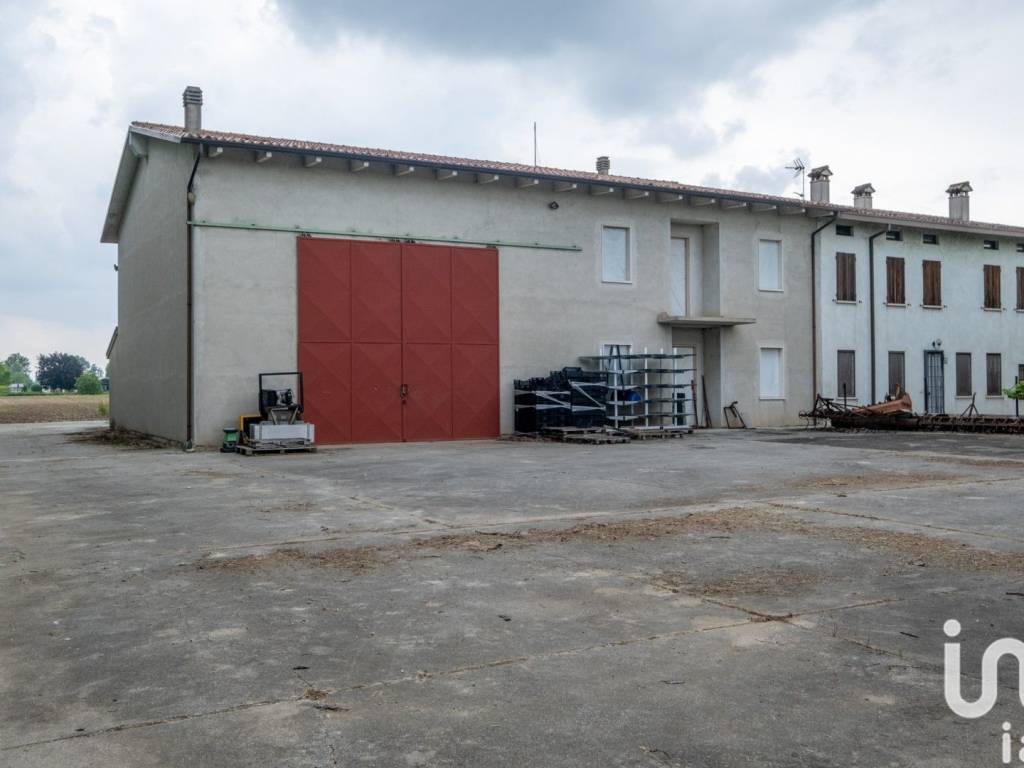 casa indipendente in vendita a Castel Goffredo in zona Poiano