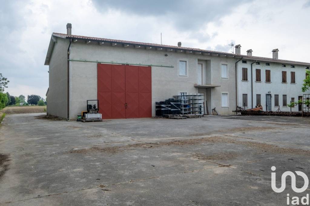 casa indipendente in vendita a Castel Goffredo in zona Poiano