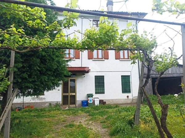 casa indipendente in vendita a Castel Goffredo in zona Villa