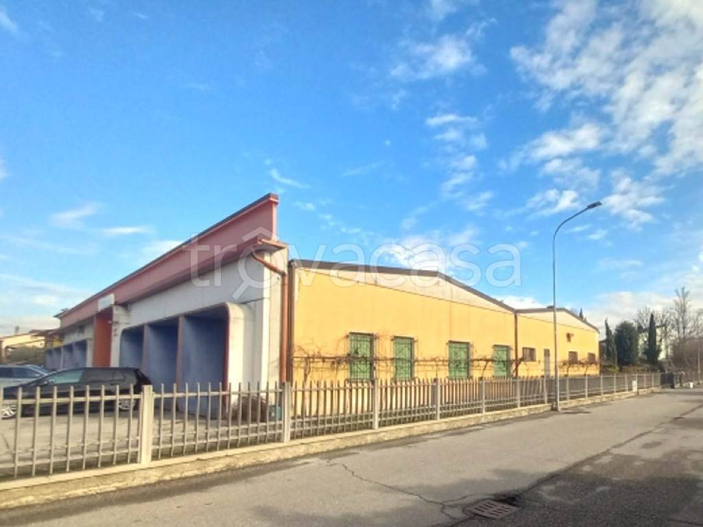locale commerciale in vendita a Castel Goffredo