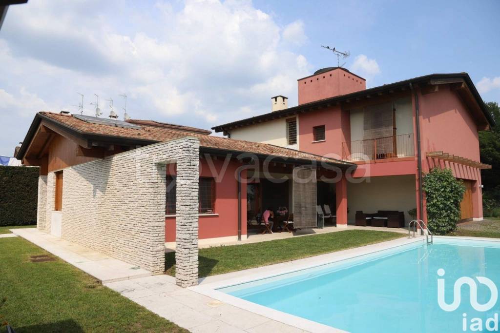 casa indipendente in vendita a Castel Goffredo in zona Villa