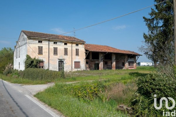 casa indipendente in vendita a Castel Goffredo in zona Gambina