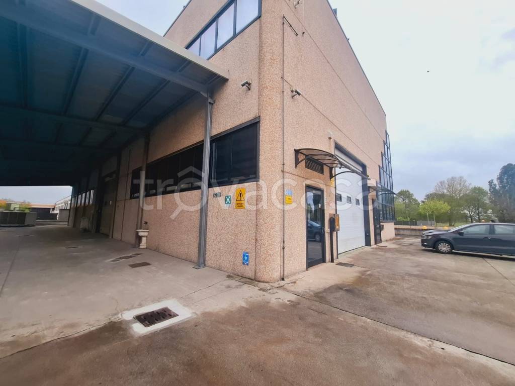 locale commerciale in vendita a Castel Goffredo